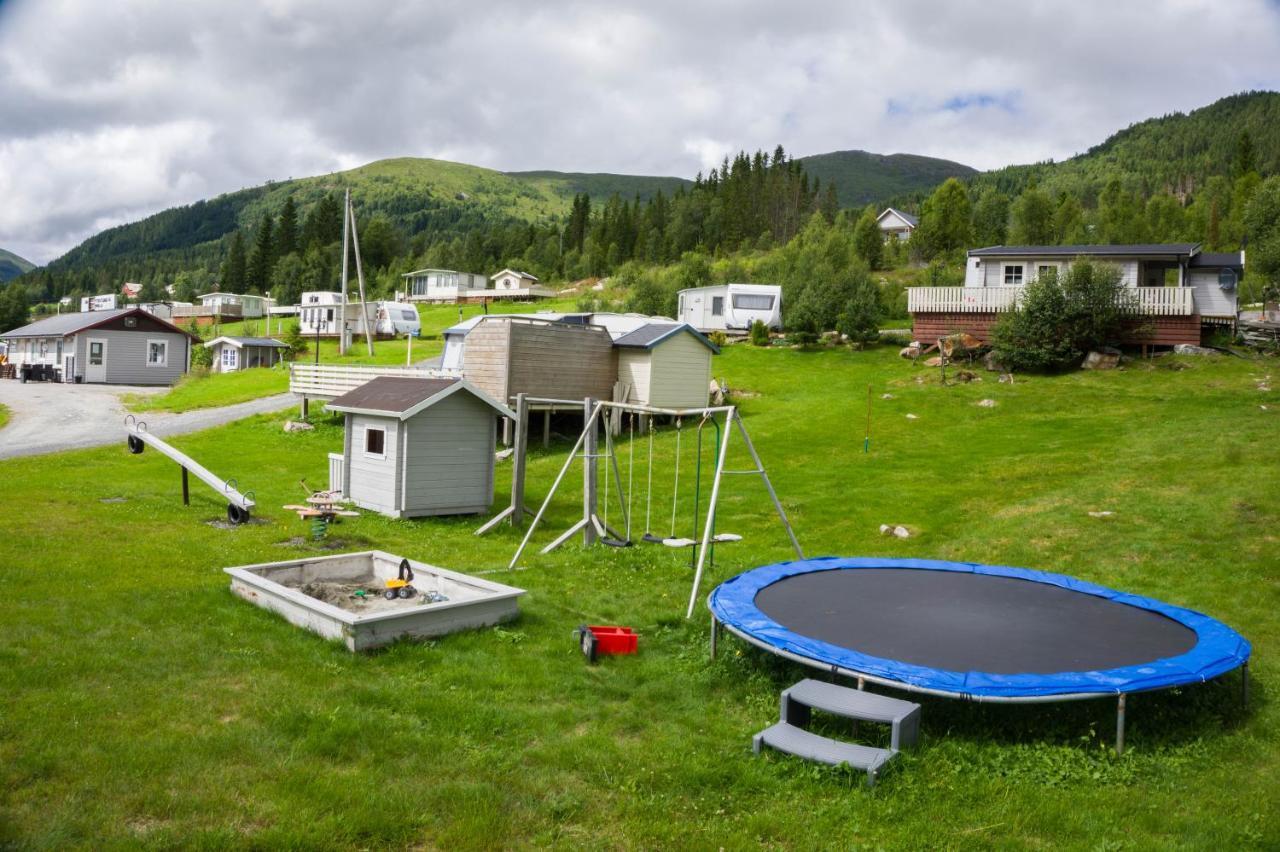 Smordal Hytteutleie Og Camping Hotel Nordfjordeid Exterior photo