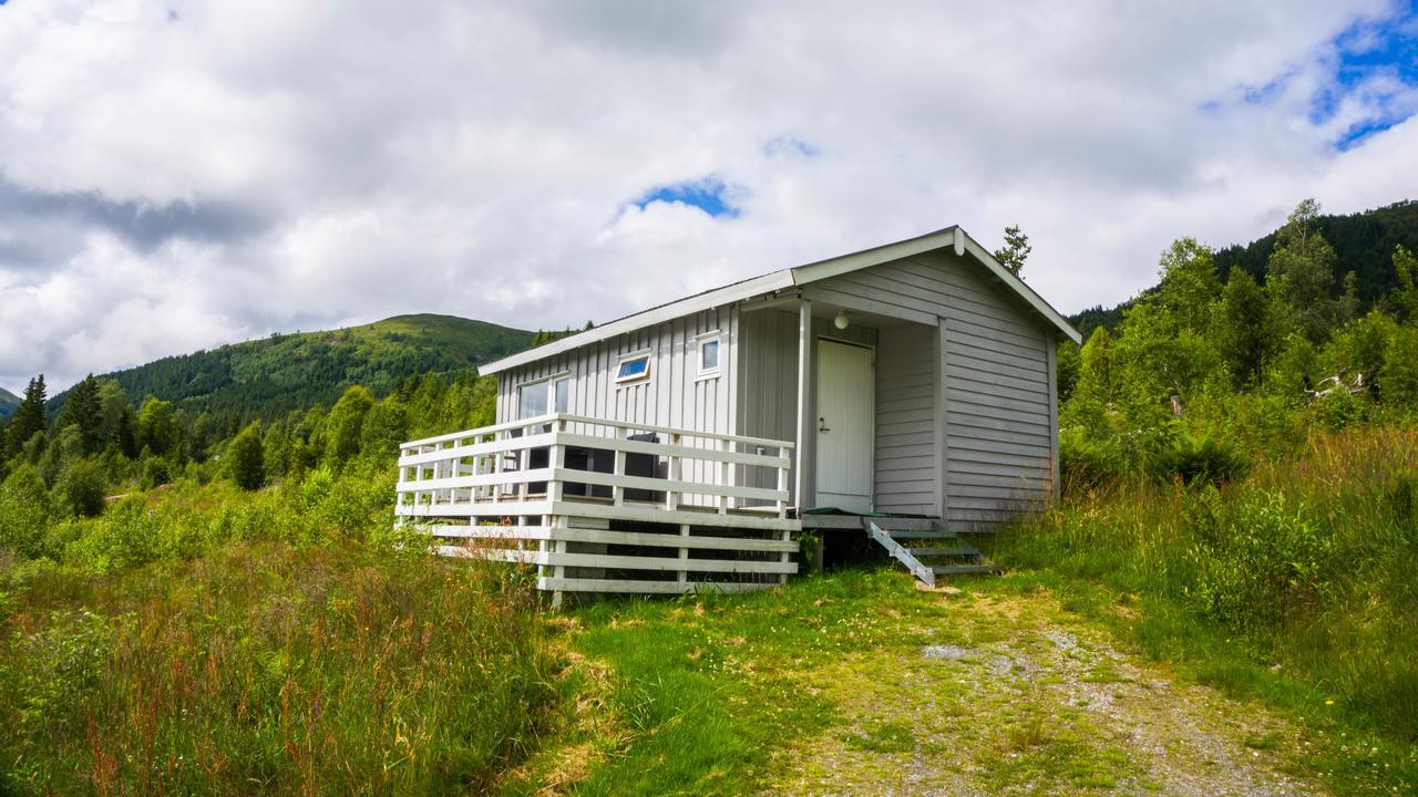 Smordal Hytteutleie Og Camping Hotel Nordfjordeid Exterior photo